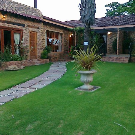Khokha Moya Guesthouse Ermelo Eksteriør billede
