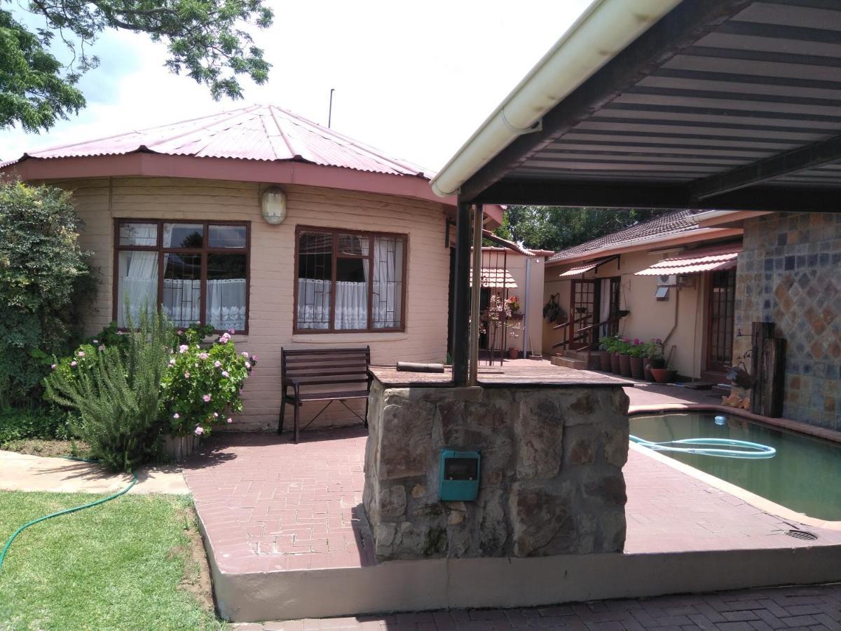 Khokha Moya Guesthouse Ermelo Eksteriør billede
