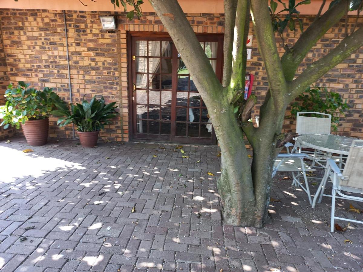 Khokha Moya Guesthouse Ermelo Eksteriør billede